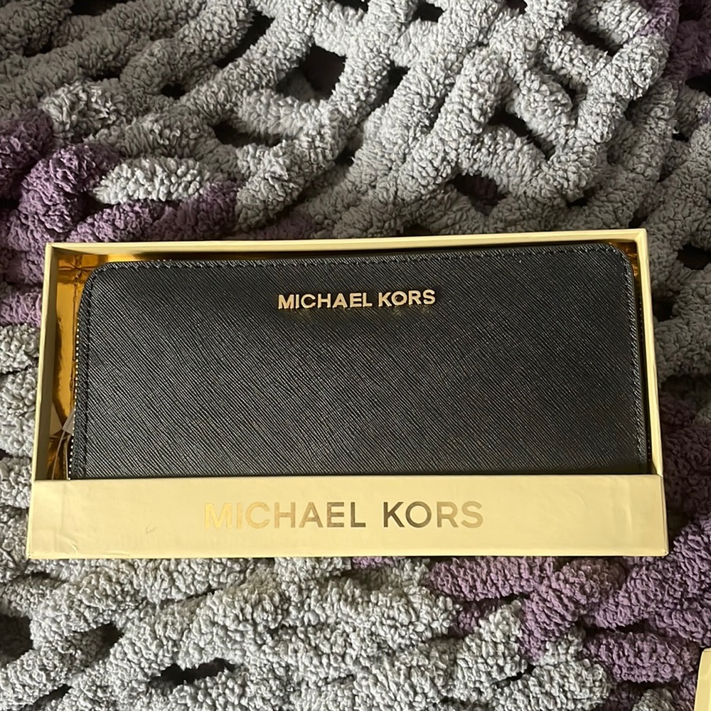 MK Jet Set Travel Wallet